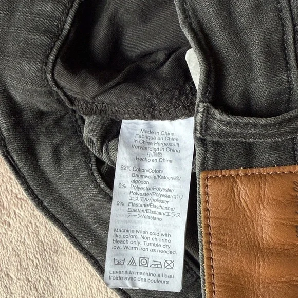 Madewell Women's Skinny Jeans in Dark - Picture 9 of 9